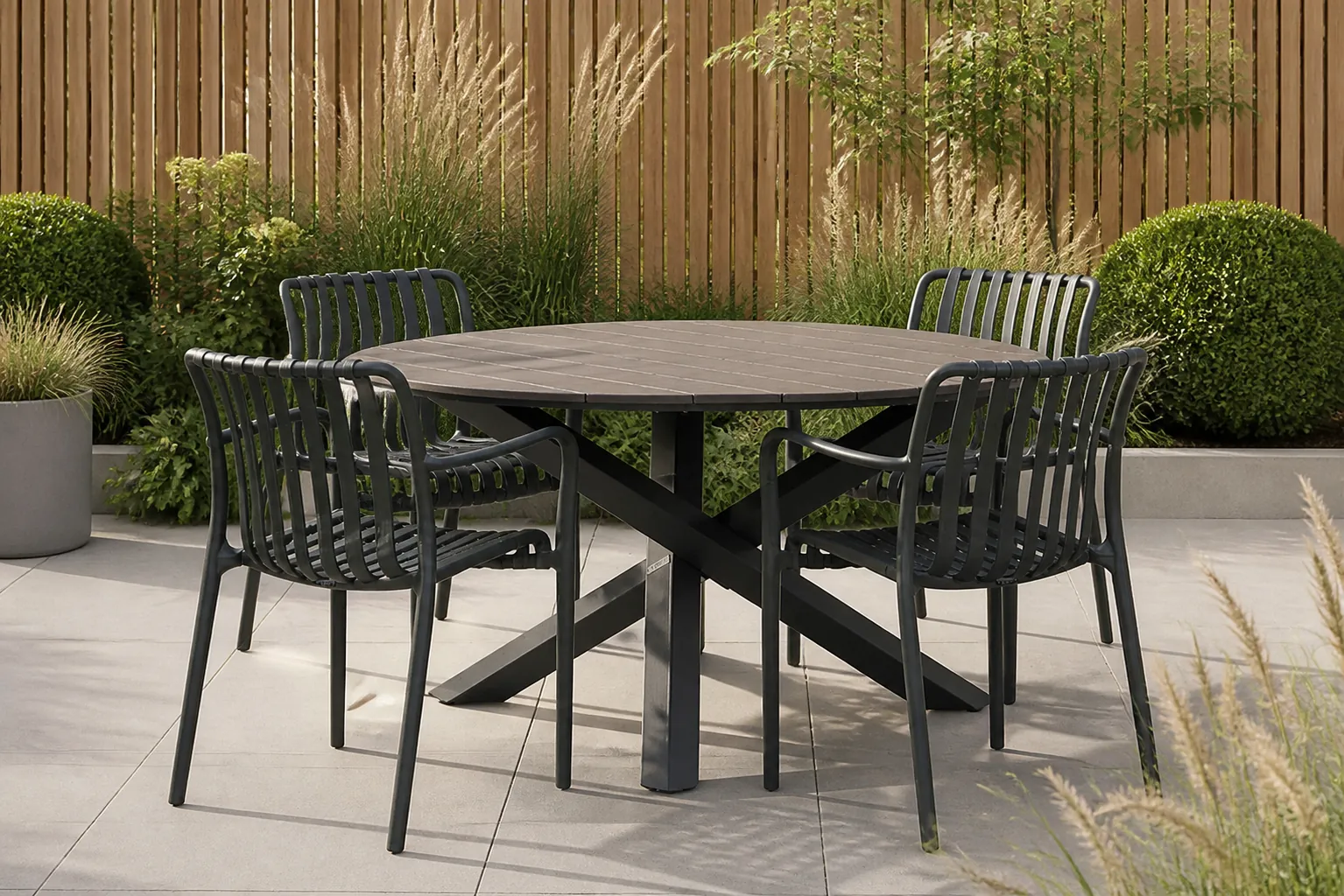 Sfeerfoto van Domani Furniture Alba/Ancona 125 cm dining tuinset 5-delig – Grijs-antraciet