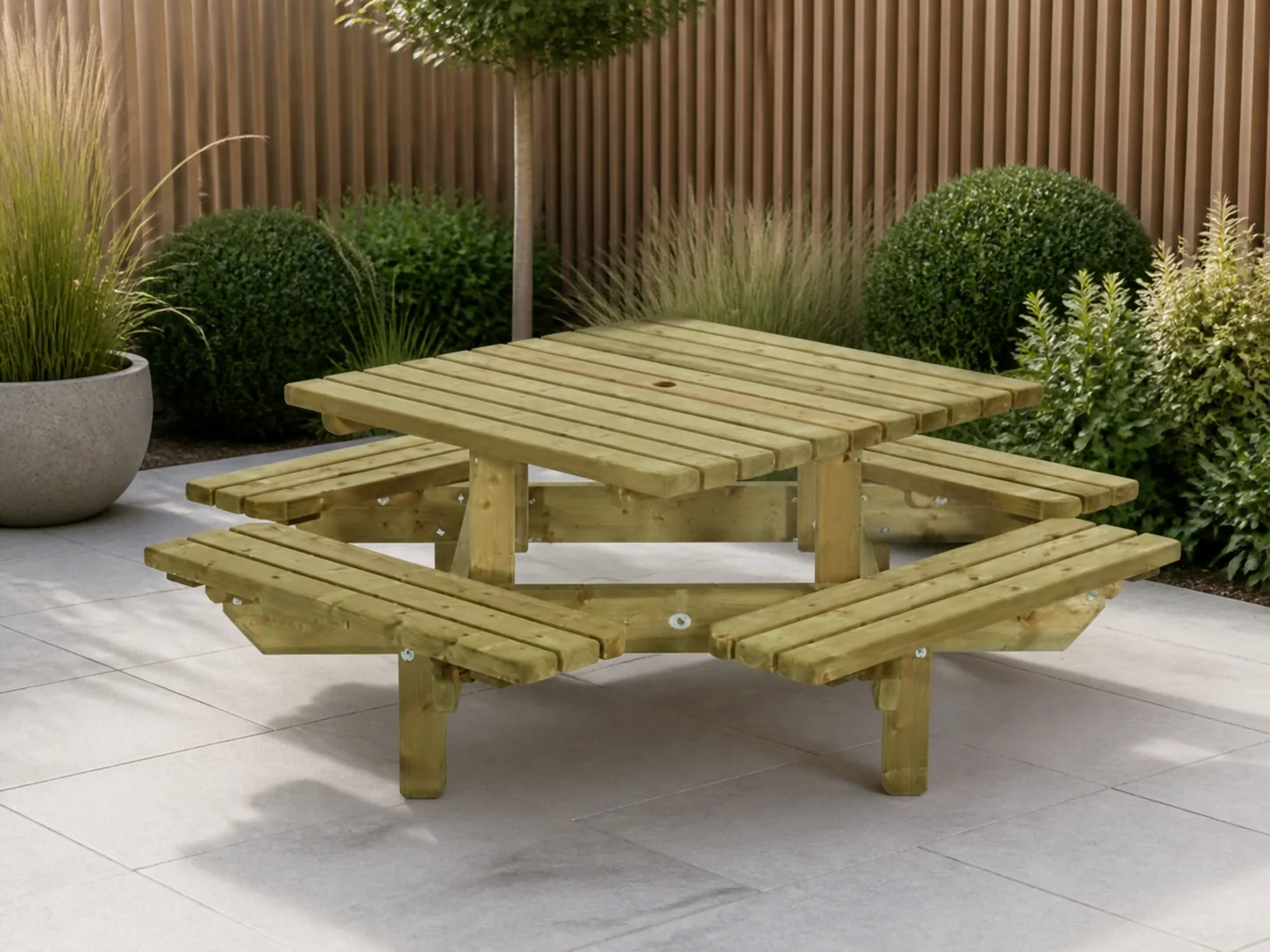 Sfeerfoto van Talen buitenmeubelen Picknicktafel vierkant 195×195 cm – groen