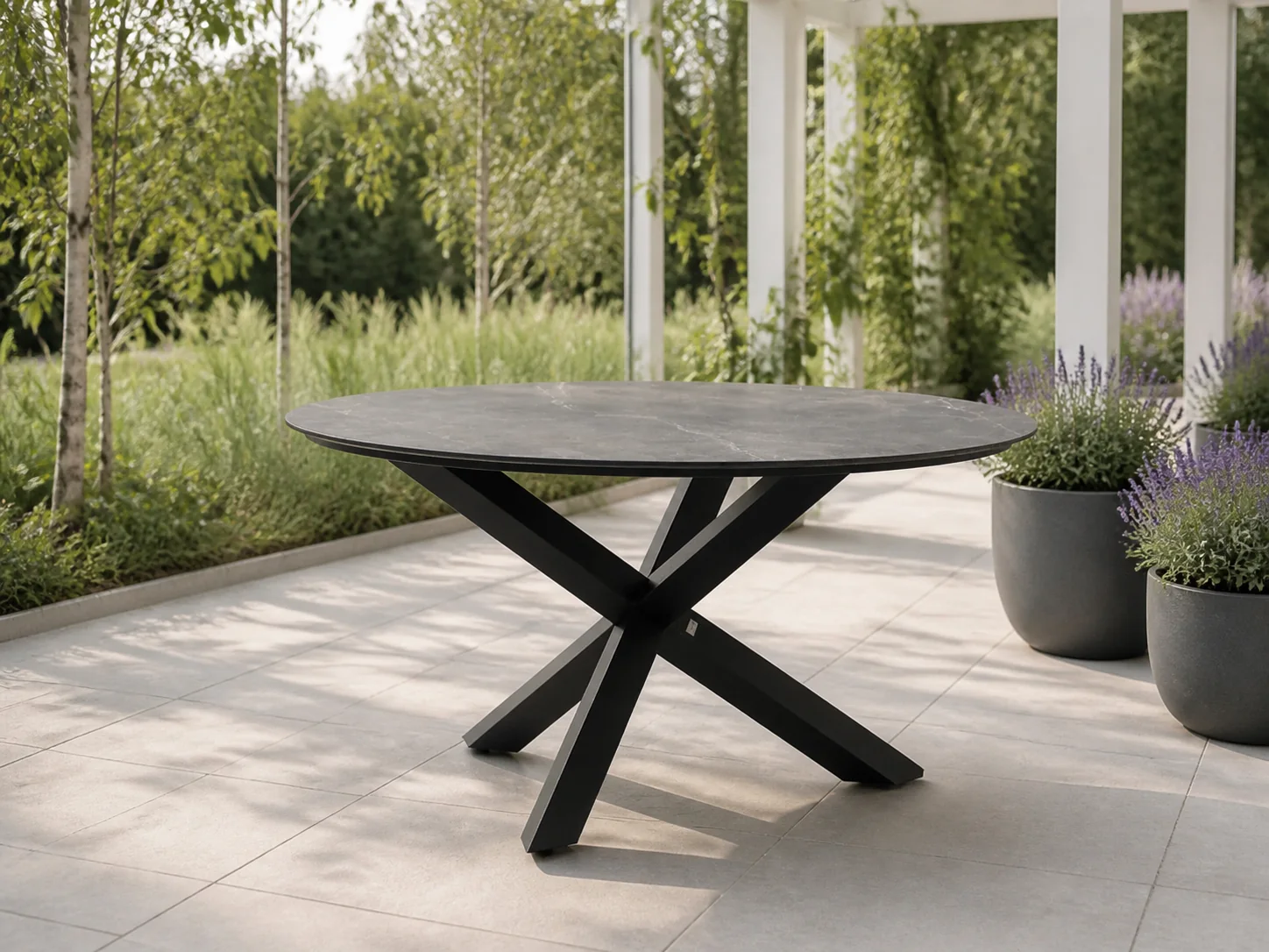 Sfeerfoto van Bellagio tuinmeubelen Lodola dining tuintafel ø 150cm – Zwart