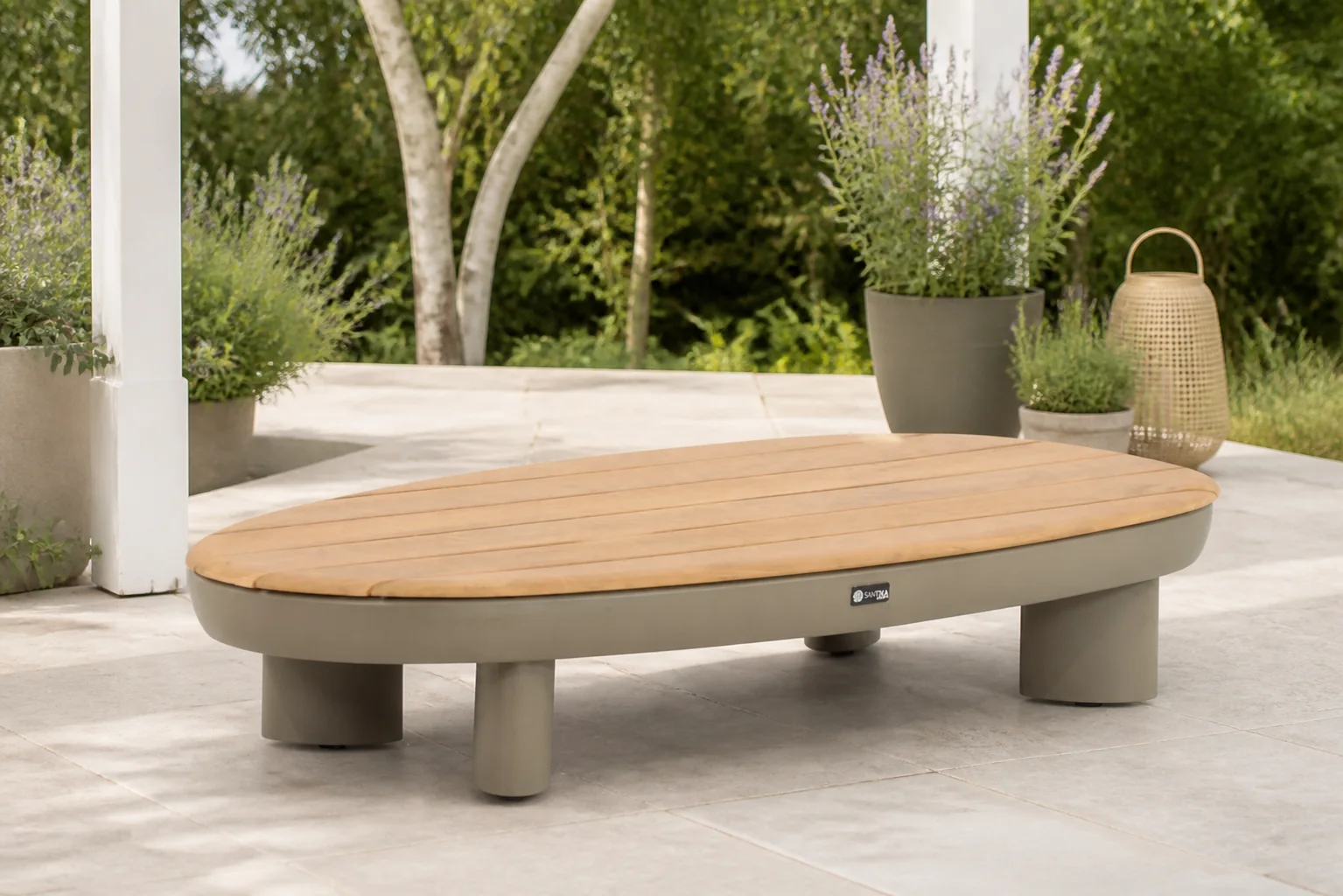 Sfeerfoto van Santika Furniture Guss loungetafel organisch – Taupe-naturel-bruin