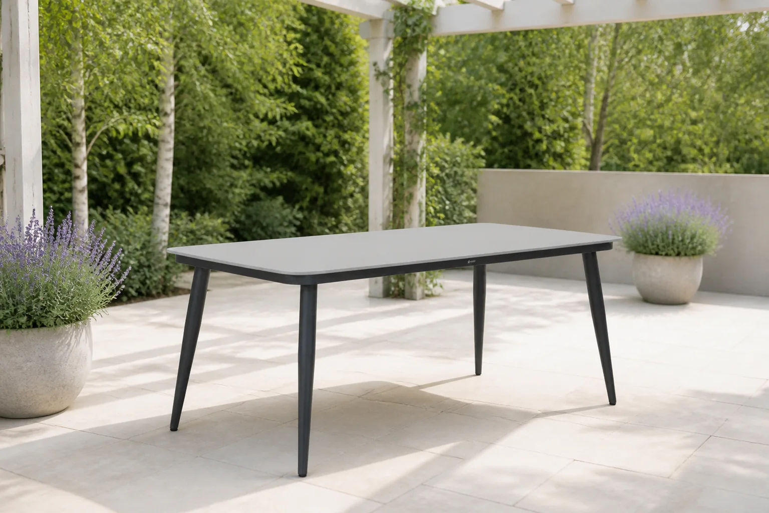 Sfeerfoto van Coco Vienna dining tuintafel 180 x 90 cm – Grijs-antraciet