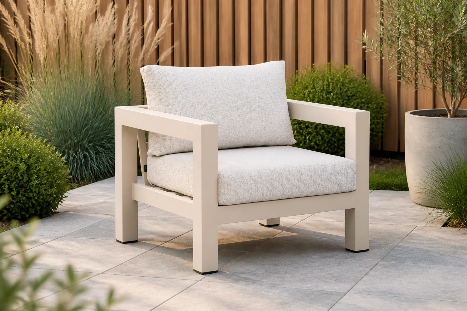 Sfeerfoto van Lifestyle Garden Furniture Luca lounge tuinstoel – Taupe-naturel-bruin