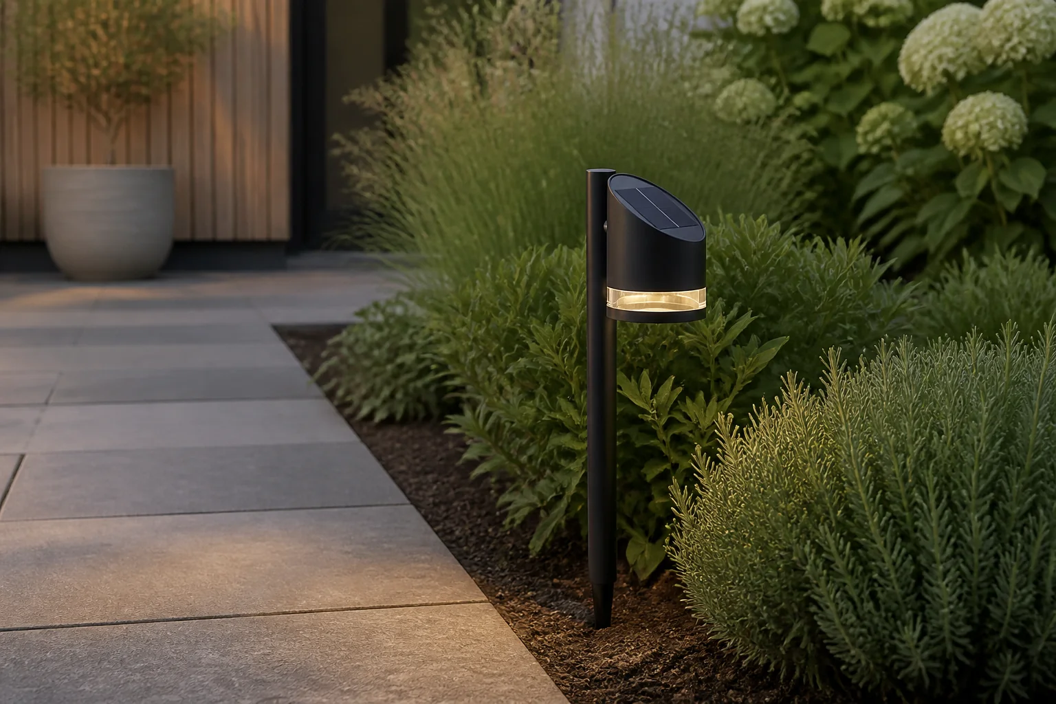 Sfeerfoto van Philips Fyve basic solar spike verlichting – zwart