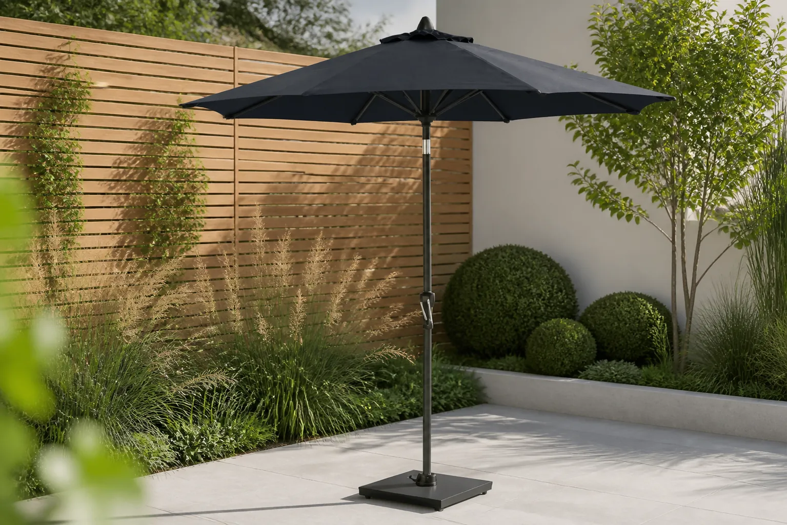 Sfeerfoto van Camello Valerio stokparasol 2.5m (excl. voet) – Grijs-antraciet