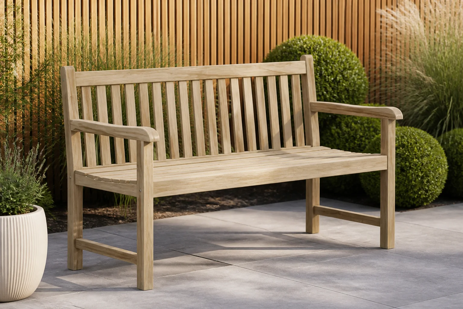 Sfeerfoto van Garden Collections Preston houten tuinbank teak 150 cm – Old teak greywash