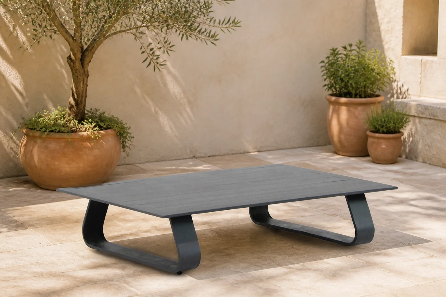Sfeerfoto van Santika Furniture Sovita loungetafel rechthoek – Grijs-antraciet