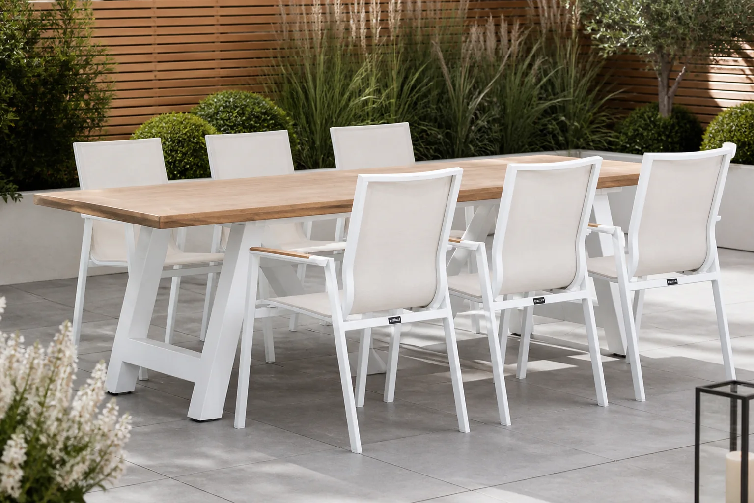 Sfeerfoto van Lifestyle Garden Furniture Fiora/Florence 260 cm dining tuinset 7-delig – Wit