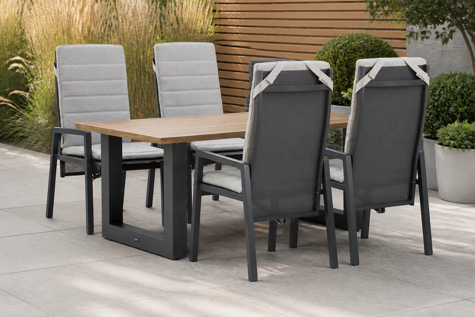 Sfeerfoto van Lifestyle Garden Furniture Vivaro/Cardiff 180×100 cm dining tuinset 5-delig – Grijs-antraciet