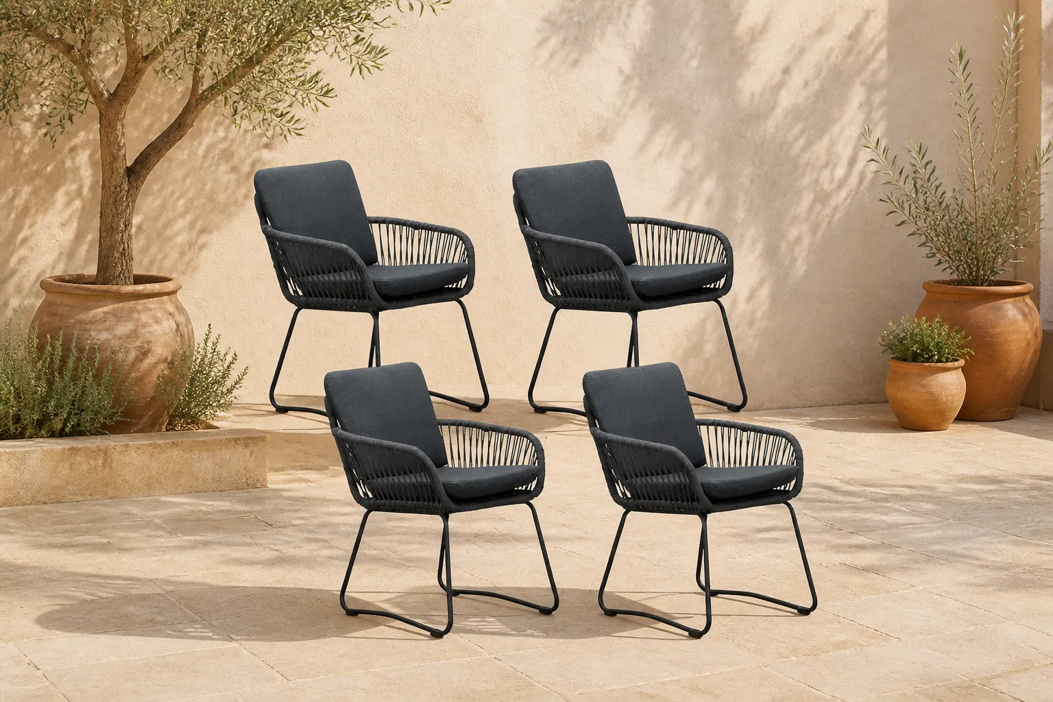 Sfeerfoto van BUITEN living Harper dining tuinstoel set van 4 | touw + rvs | Lava Grey – Antraciet