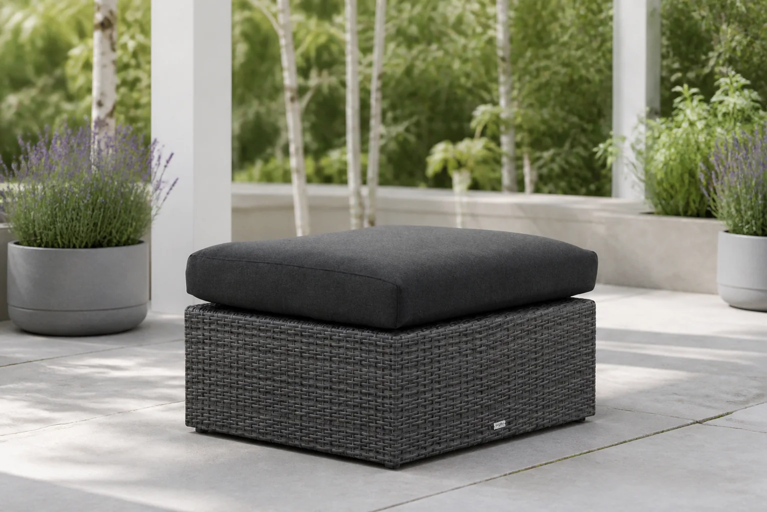 Sfeerfoto van Garden Collections Houston lounge voetenbank – Grijs-antraciet