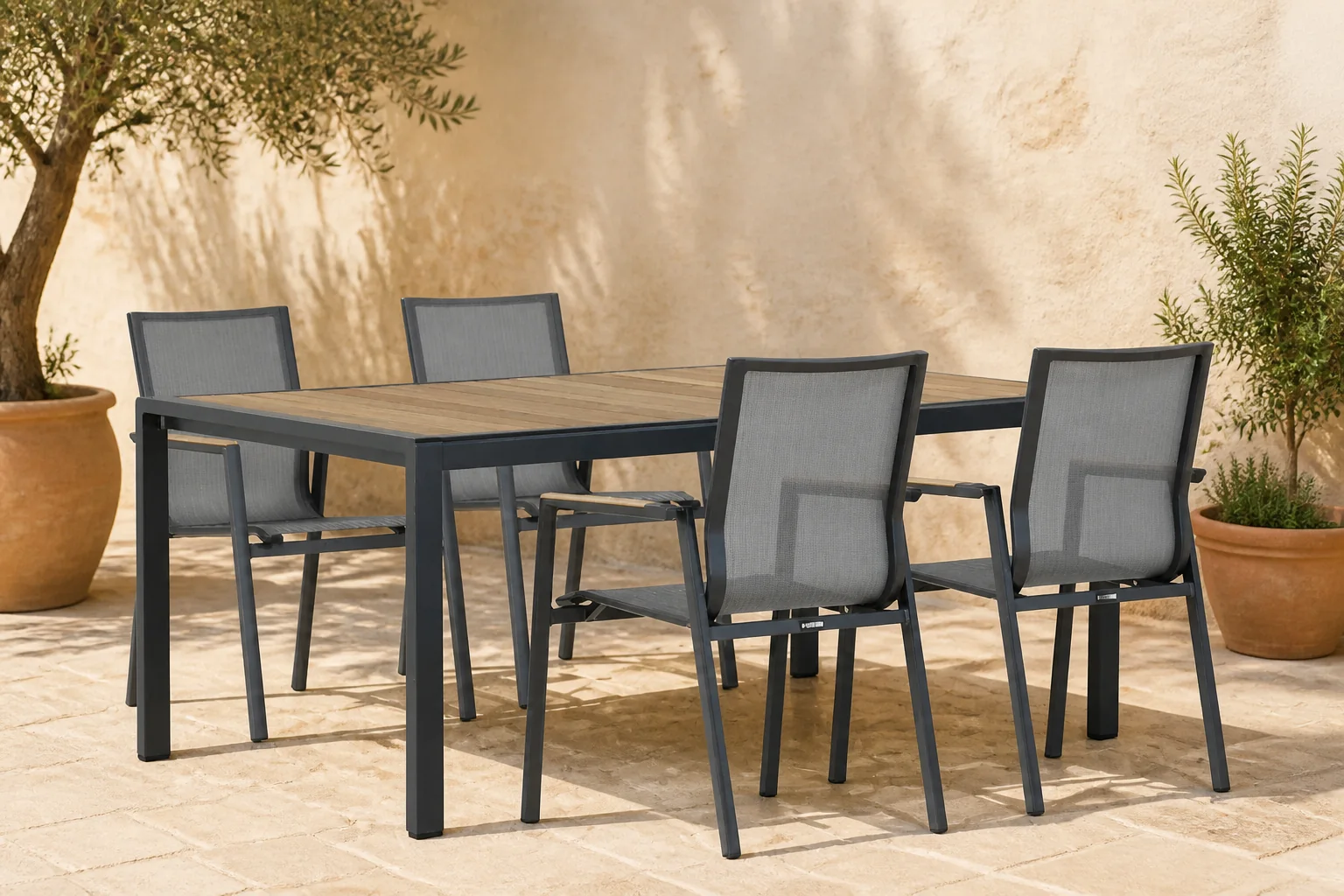 Sfeerfoto van Lifestyle Garden Furniture Fiora/Valence 180 cm dining tuinset 5-delig – Grijs-antraciet
