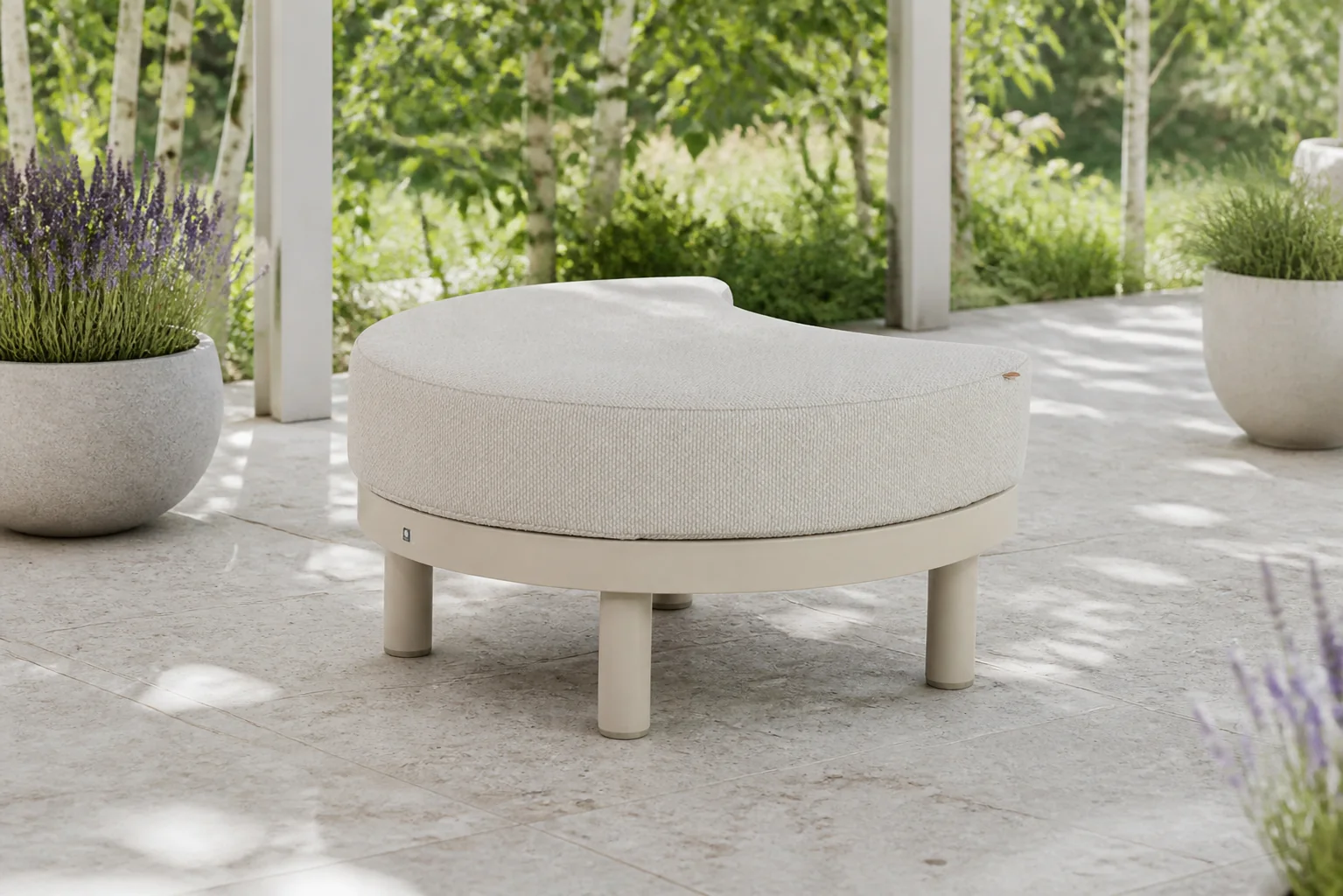 Sfeerfoto van Santika Furniture Nanda lounge voetenbank – Taupe-naturel-bruin