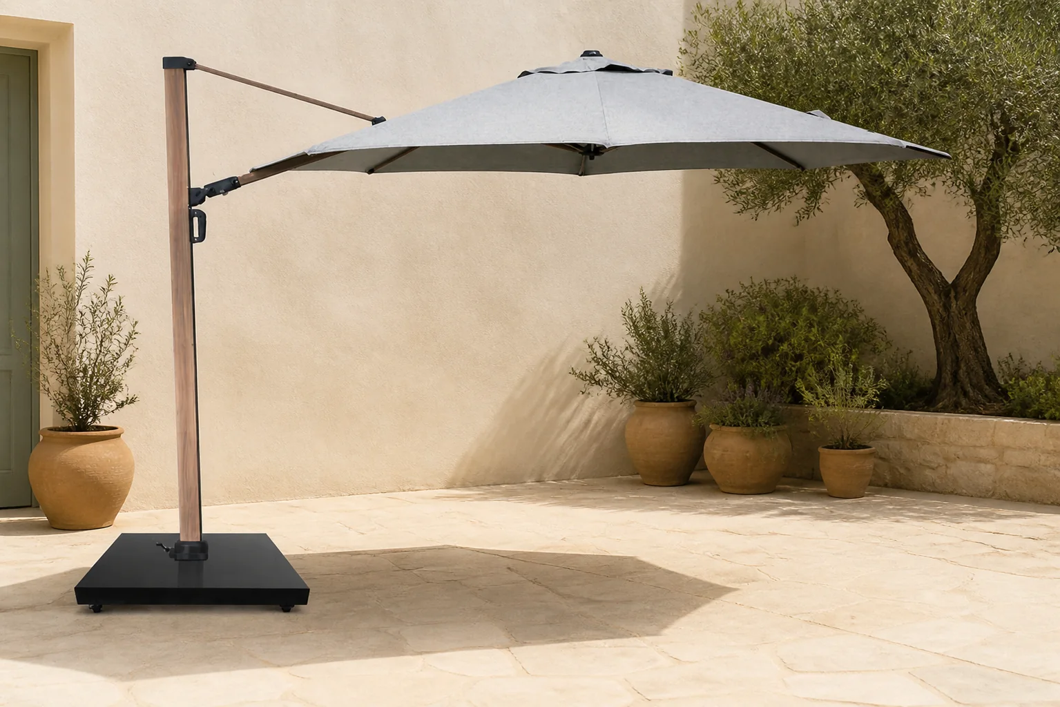 Sfeerfoto van Camello Luna zweefparasol 3.5m S2 Excellent (excl. voet) – Grijs-antraciet