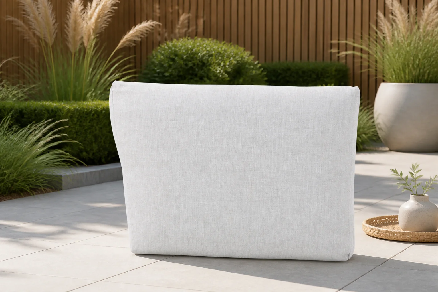 Sfeerfoto van Santika Furniture Corniche hoekkussen voor loungeset white – Wit