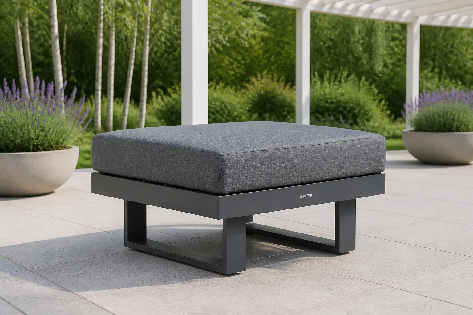 Sfeerfoto van Lifestyle Garden Furniture Lorenzo lounge voetenbank – Grijs-antraciet