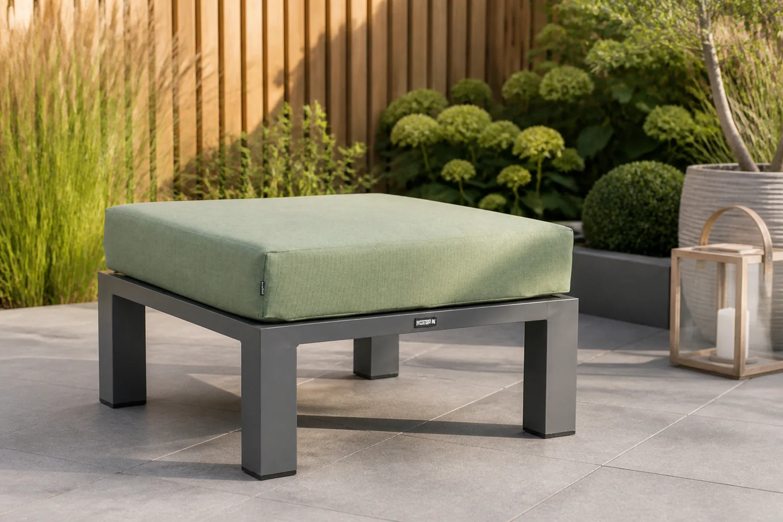 Sfeerfoto van Lifestyle Garden Furniture Luca lounge voetenbank – Grijs-antraciet