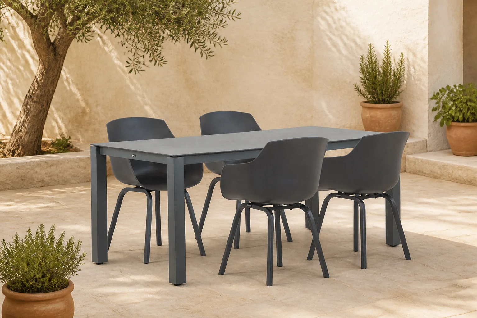 Sfeerfoto van Lifestyle Garden Furniture Salina/Yoko 180 cm dining tuinset 5-delig – Grijs-antraciet