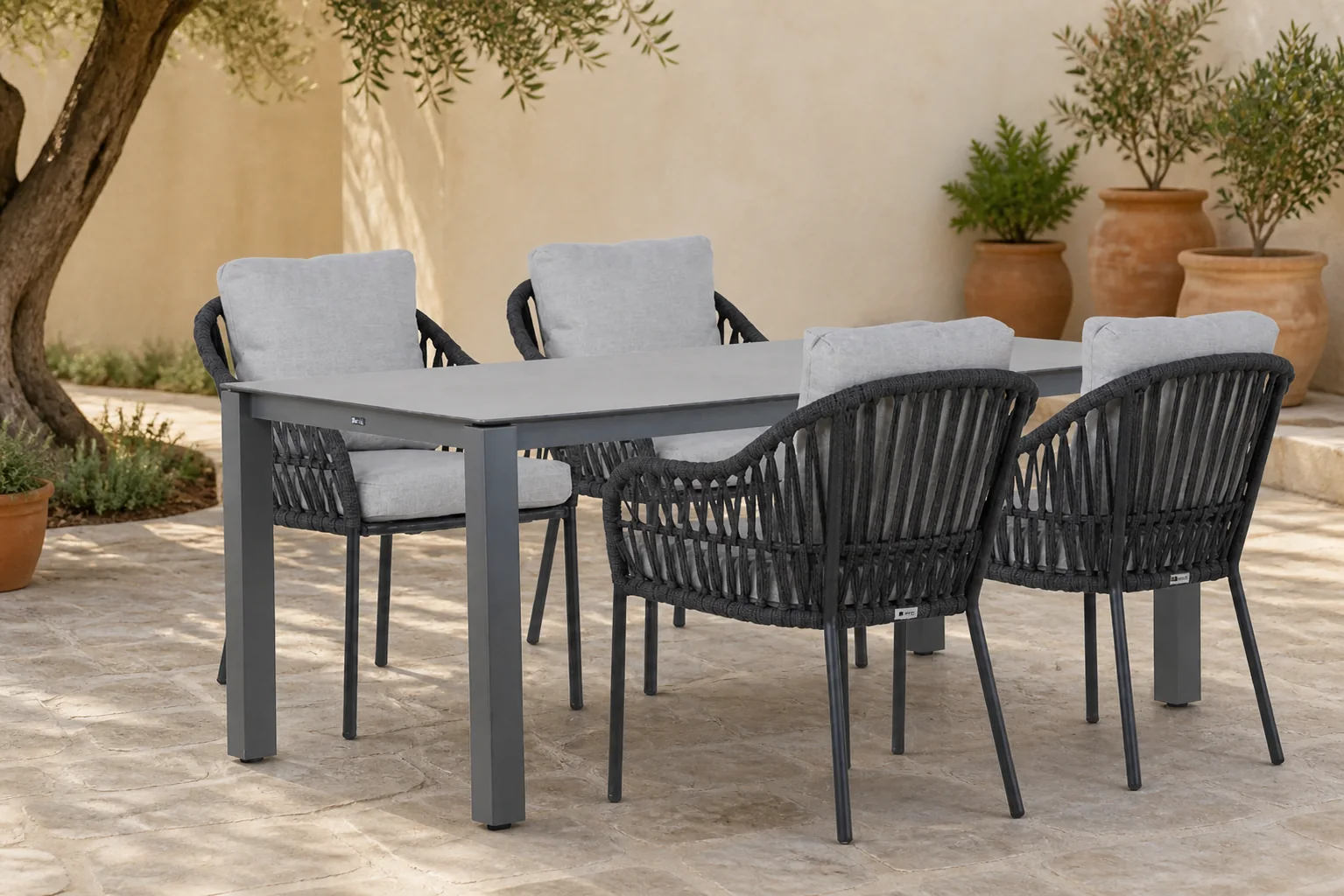Sfeerfoto van Coco Puerto/Yoko 180 cm dining tuinset 5-delig – Grijs-antraciet
