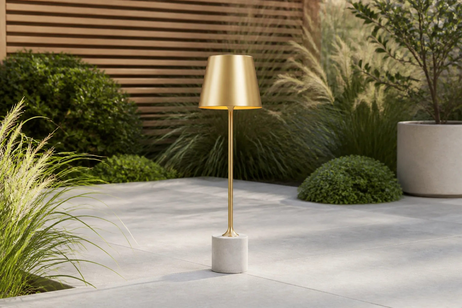 Sfeerfoto van Moderne tafellamp goud 37cm incl. LED dimbaar IP54 oplaadbaar Topi – Taupe-naturel-bruin