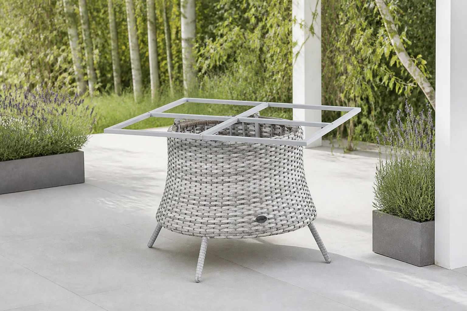 Sfeerfoto van Hartman Provence tafelframe Milano grey tuinmeubel - grijs