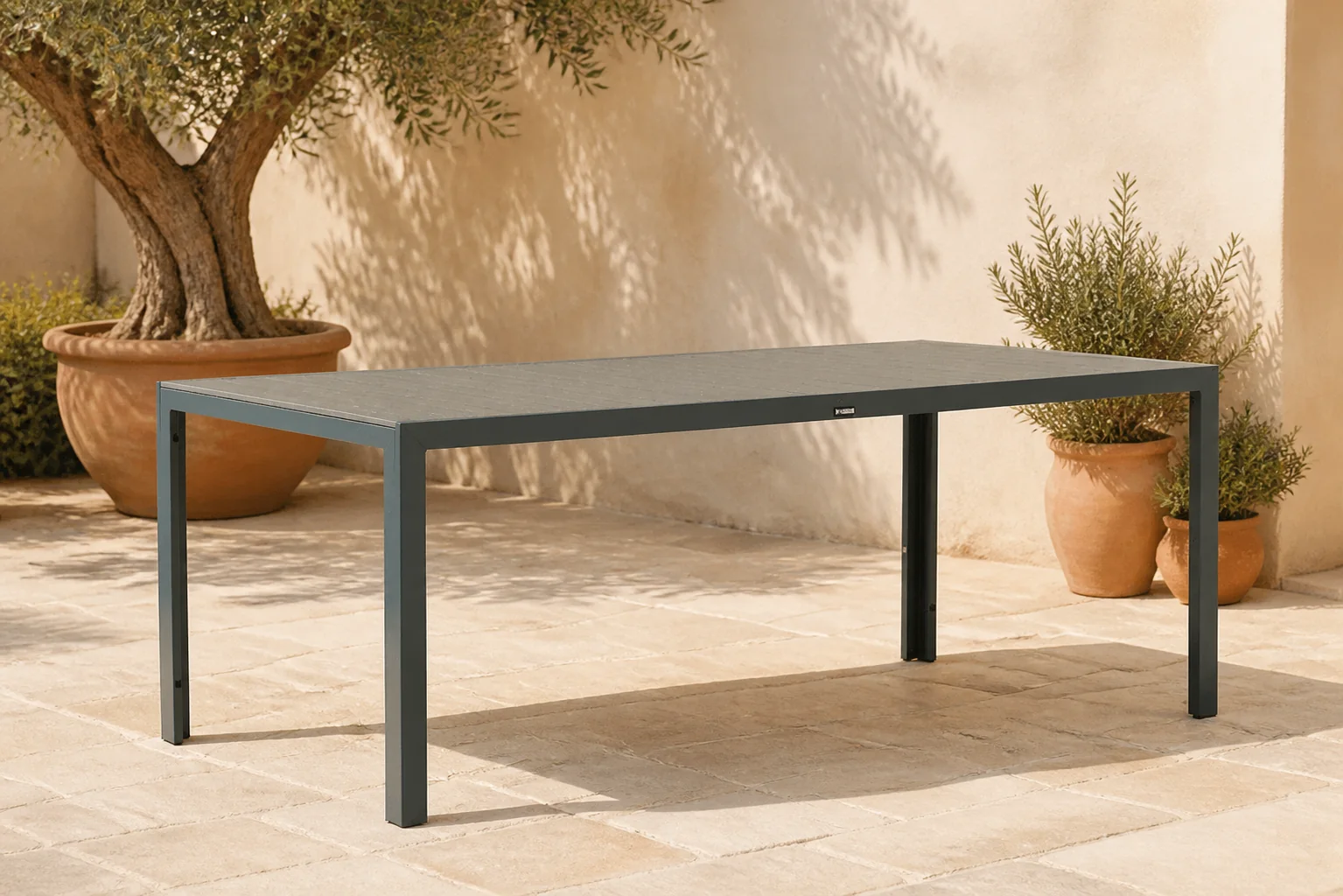Sfeerfoto van Domani Furniture Solare dining tuintafel 200 x 90 cm – Grijs-antraciet