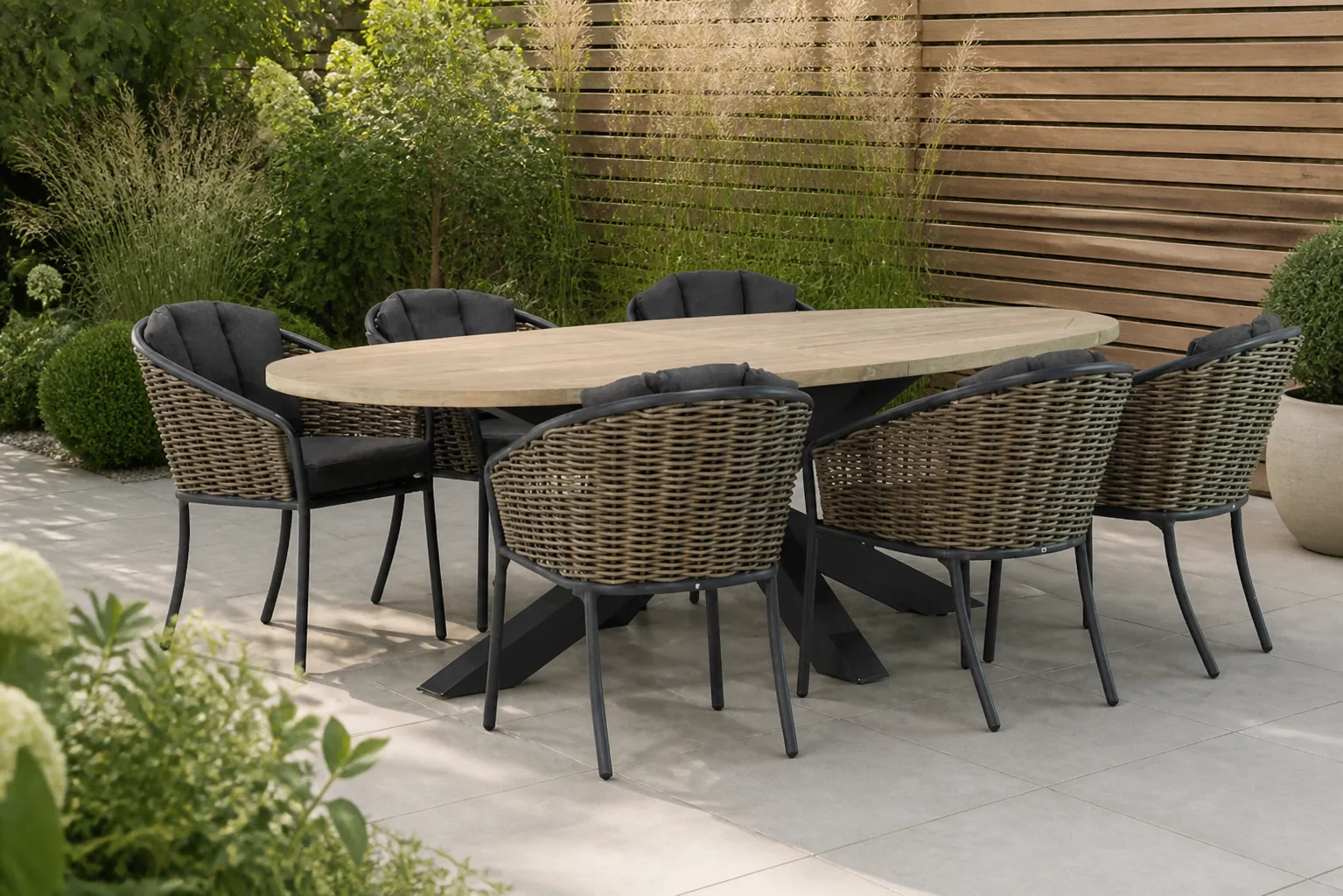 Sfeerfoto van Santika Furniture Tika/Brookline 240 cm ovaal dining tuinset 7-delig – Taupe-naturel-bruin
