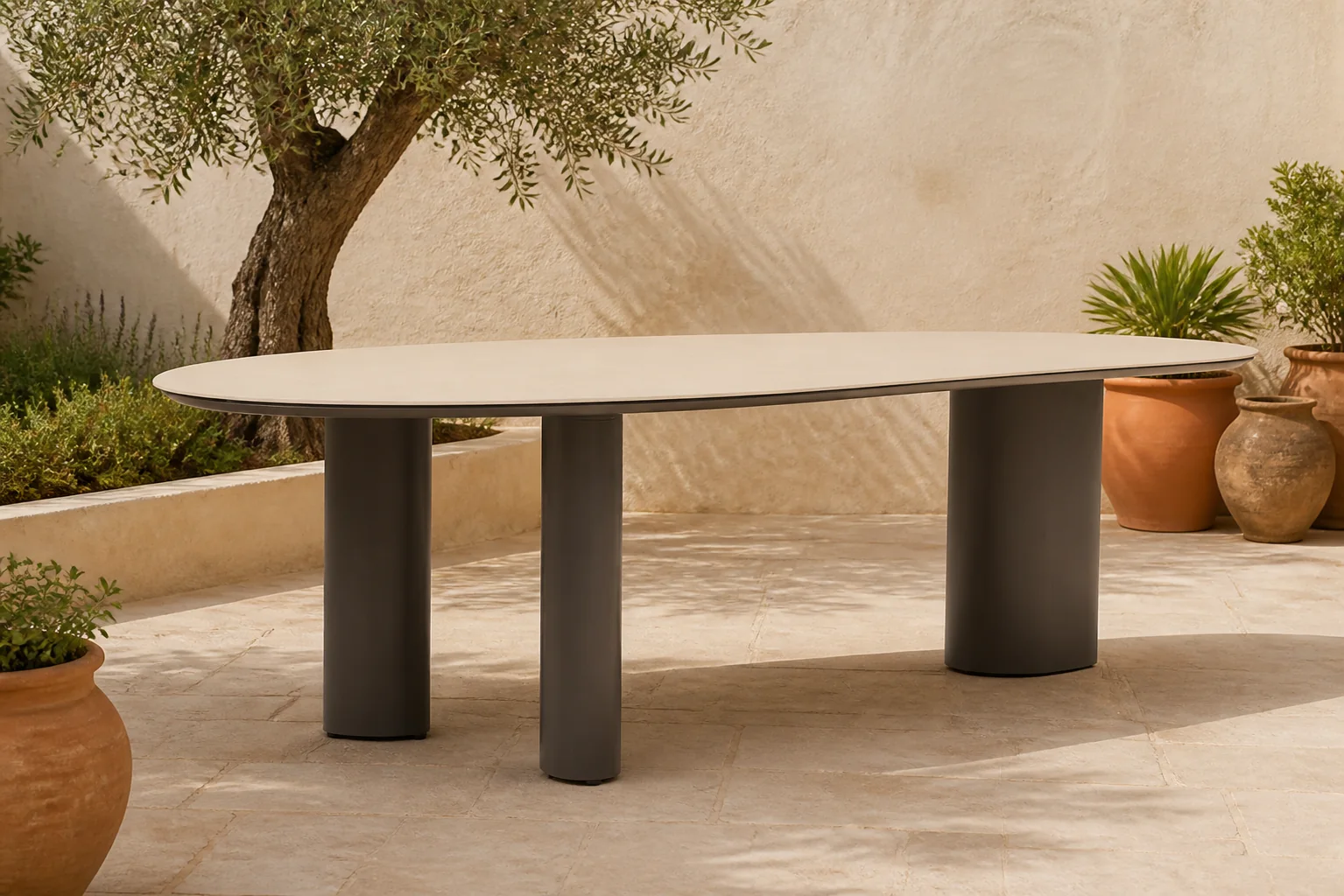 Sfeerfoto van Coco Weave dining tuintafel 300 x 120 cm – Zand/Beige