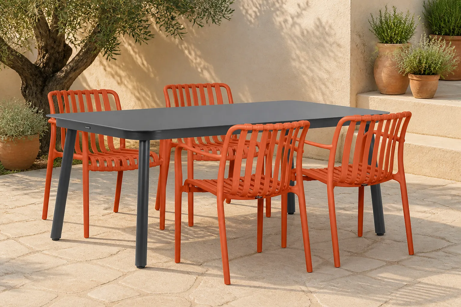 Sfeerfoto van Domani Furniture Alba/Tavano 160×90 cm dining tuinset 5-delig – Oranje