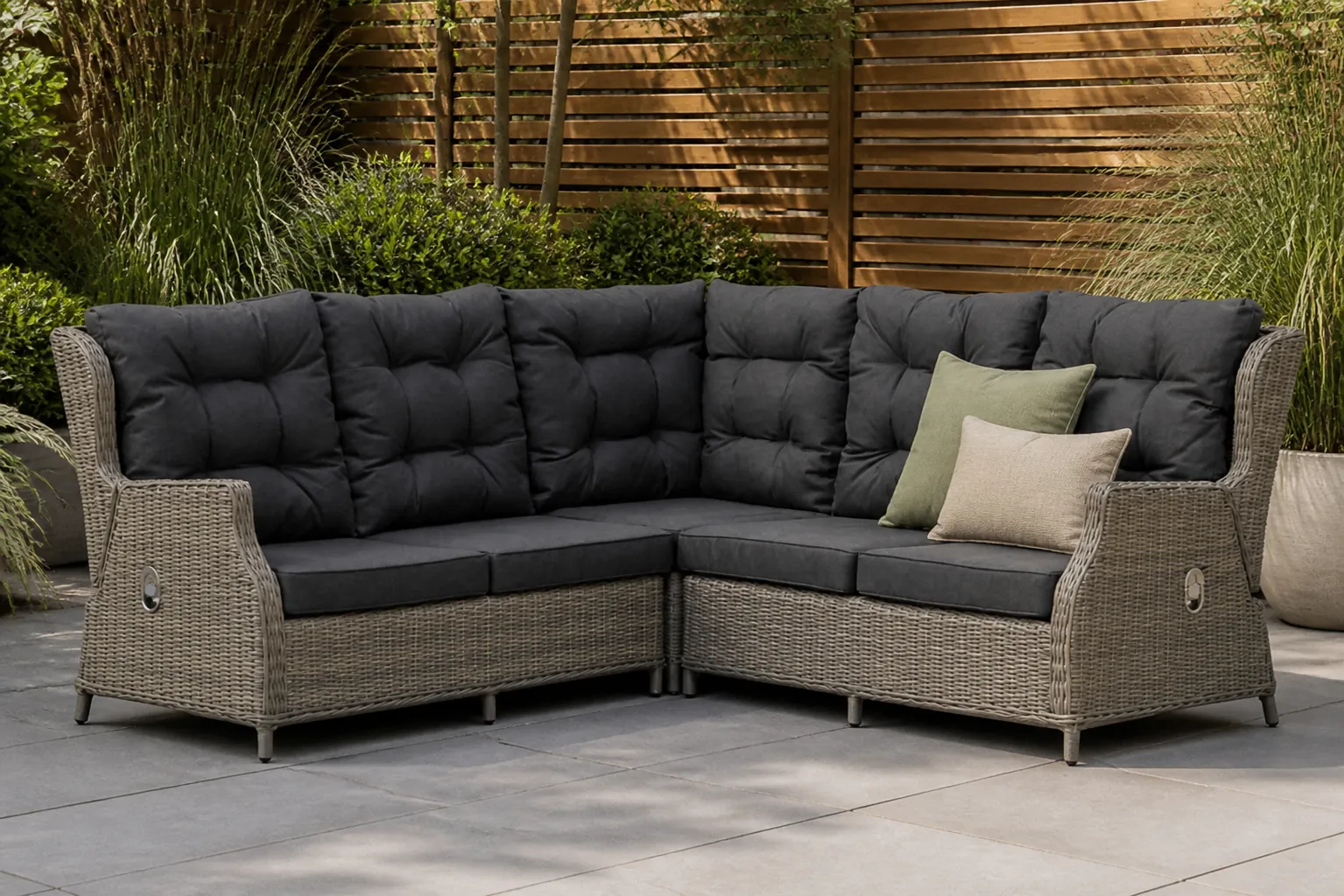Sfeerfoto van Garden Collections Chicago hoek loungeset 3-delig – Taupe-naturel-bruin