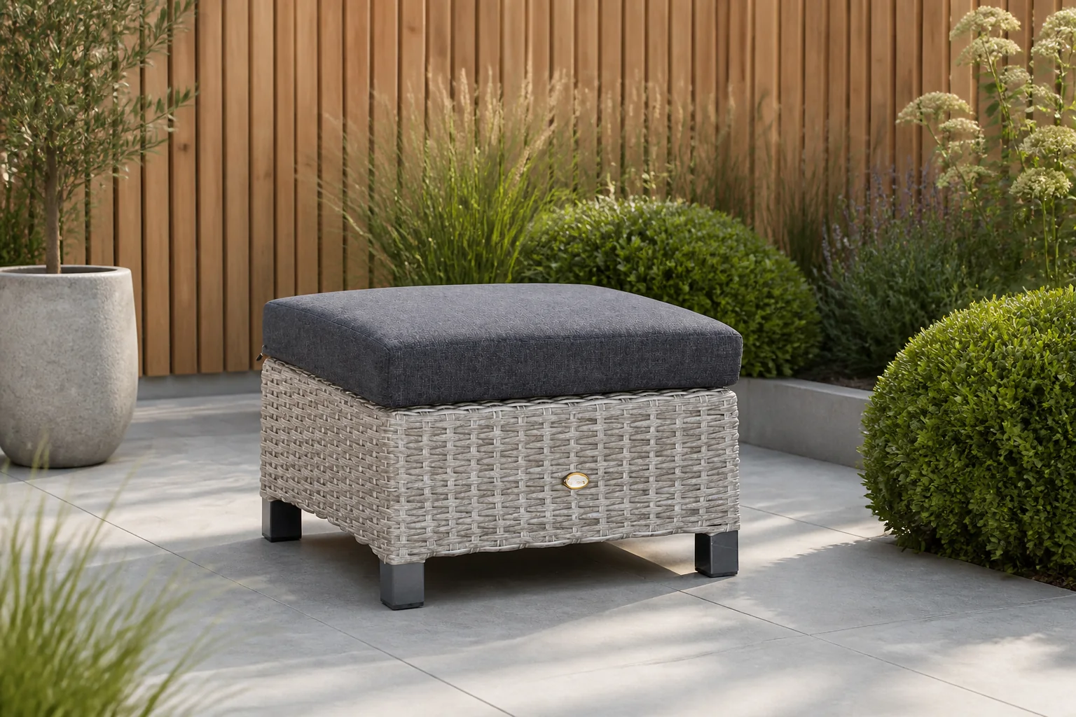 Sfeerfoto van Oosterik home Hocker New Haven Salty Grey – grijs