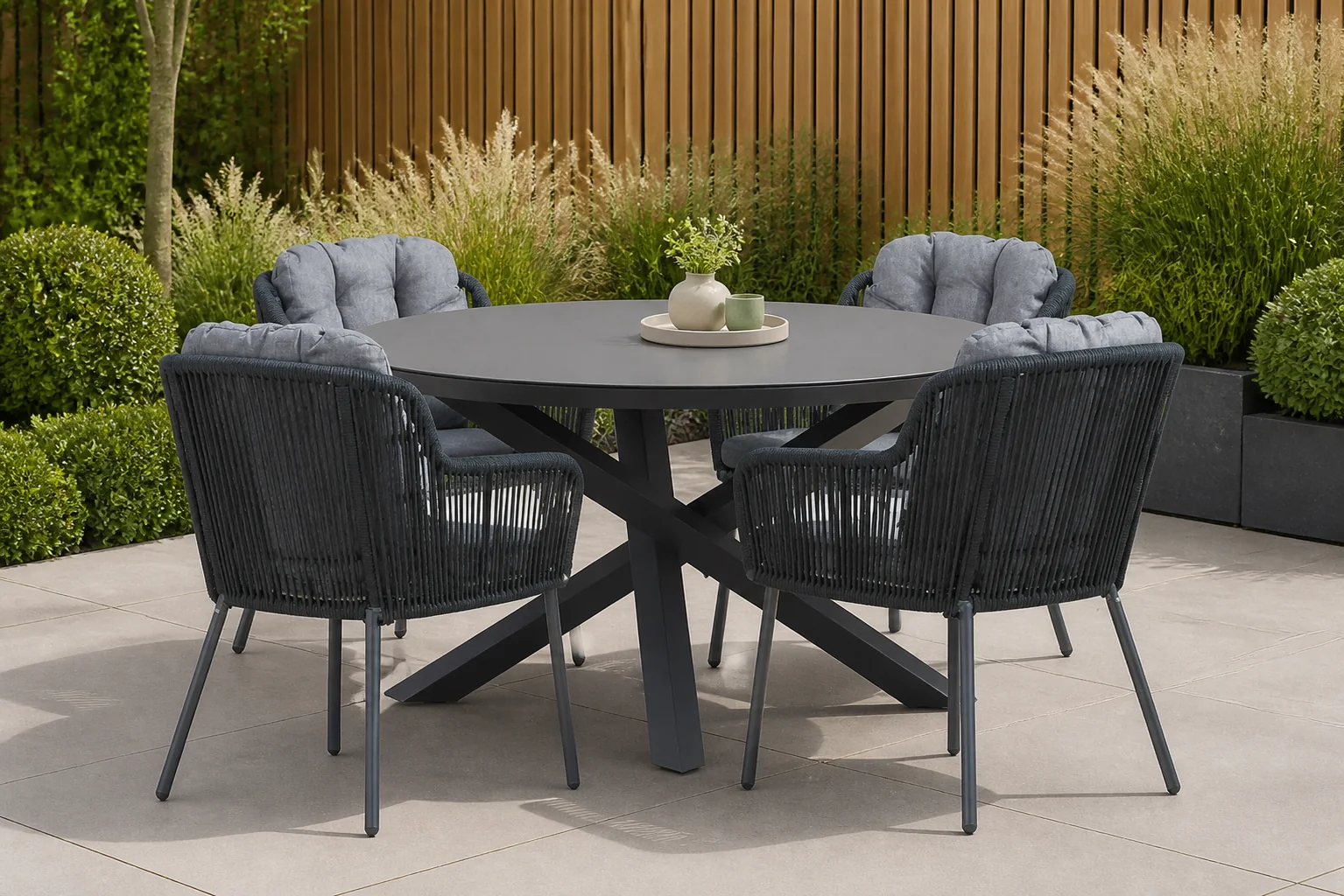 Sfeerfoto van Santika Furniture Tendenza/Livorno 125 cm dining tuinset 5-delig – Grijs-antraciet