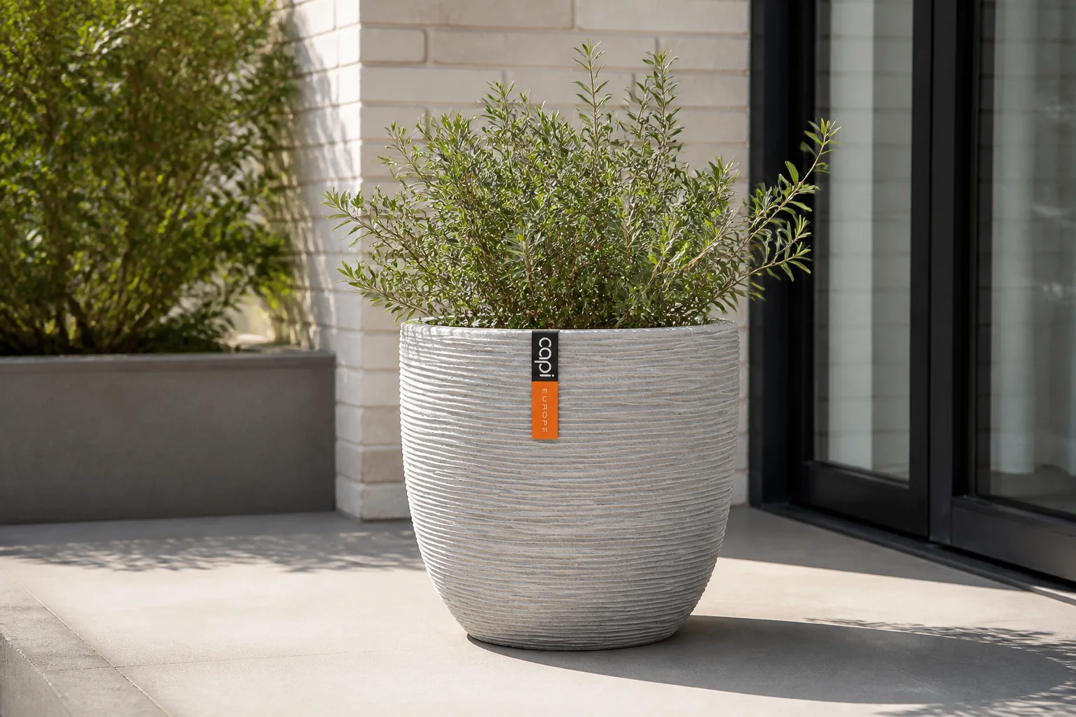Sfeerfoto van Capi bloempot Nature Rib (Ø43×41 cm) – Ivoor