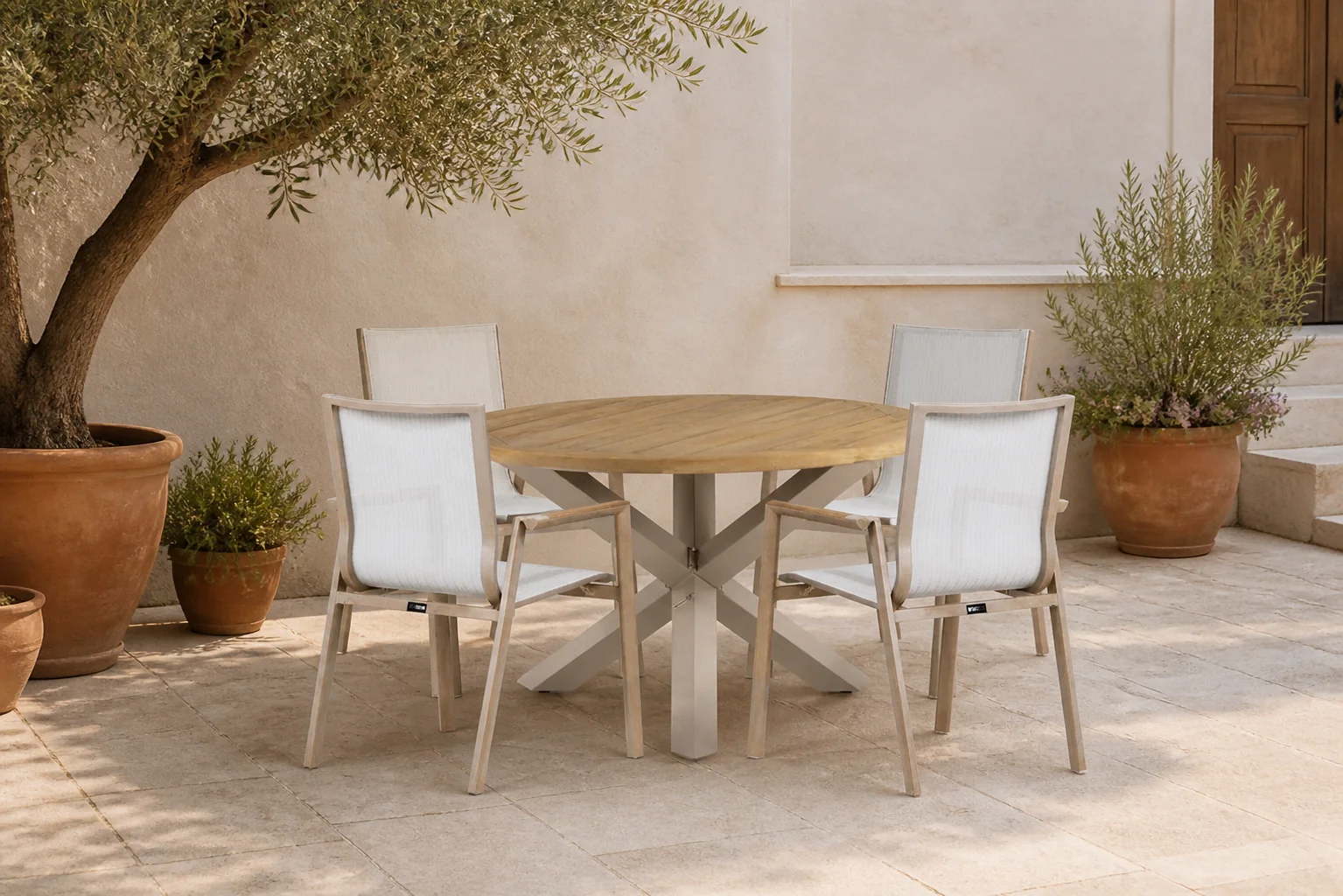 Sfeerfoto van Lifestyle Garden Furniture Fiora/Rockville 120 cm dining tuinset 5-delig – Zand/Beige