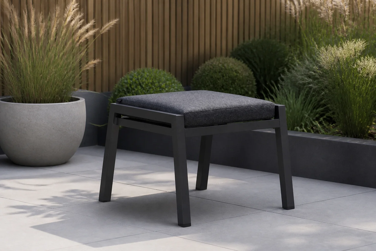 Sfeerfoto van Lifestyle Garden Furniture Venice lounge voetenbank – Grijs-antraciet