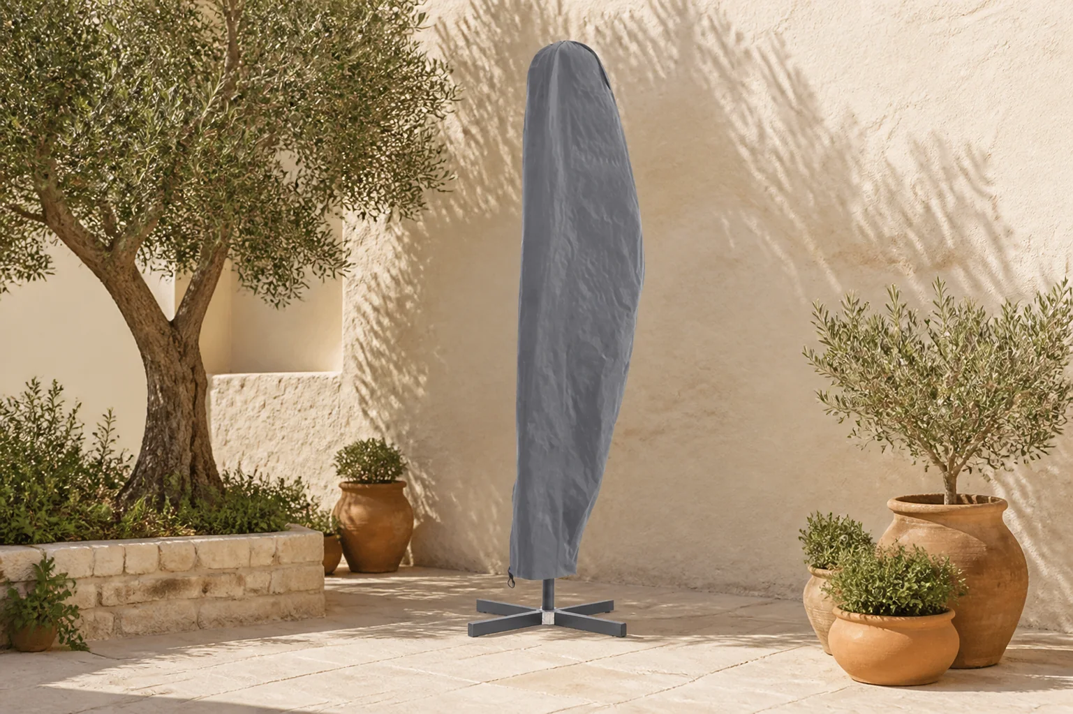 Sfeerfoto van Winza | Parasolhoes Premium Ø250-450 x 64 cm