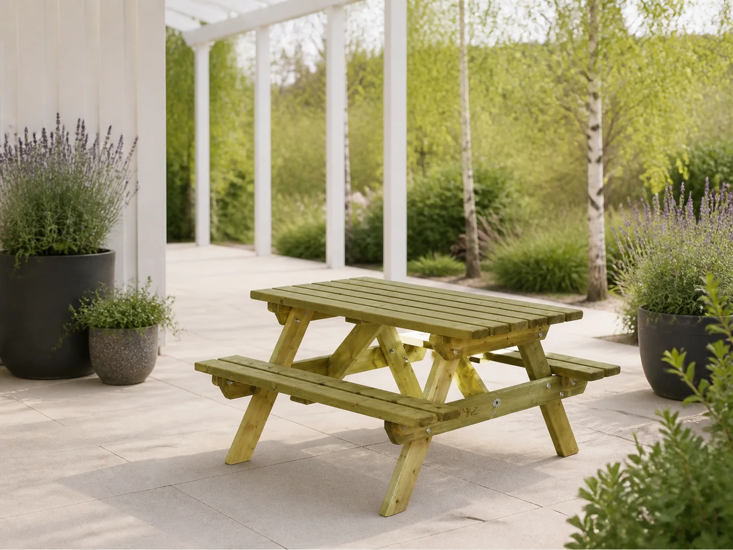 Sfeerfoto van Talen buitenmeubelen Kinderpicknicktafel 120×115 cm – groen