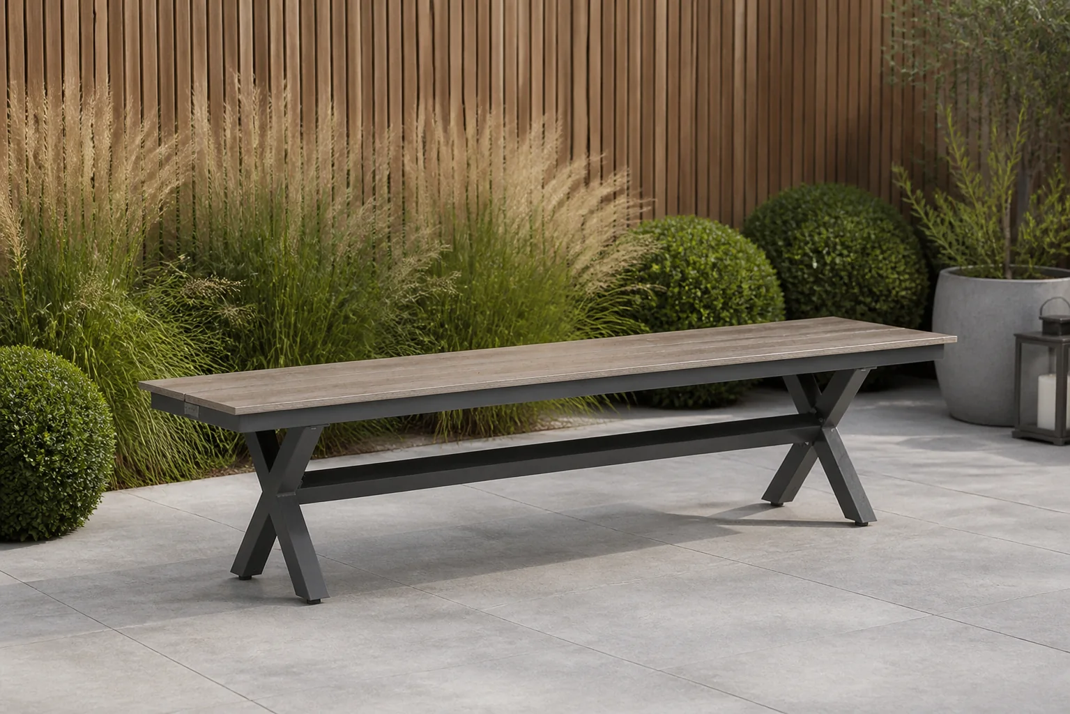 Sfeerfoto van Lifestyle Forest picknickbank 210 cm – Grijs-antraciet