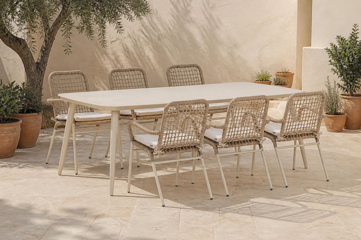 Sfeerfoto van De Laan Projects Lifestyle Catalone/Vienna 240 cm dining tuinset 7-delig – Taupe-naturel-bruin