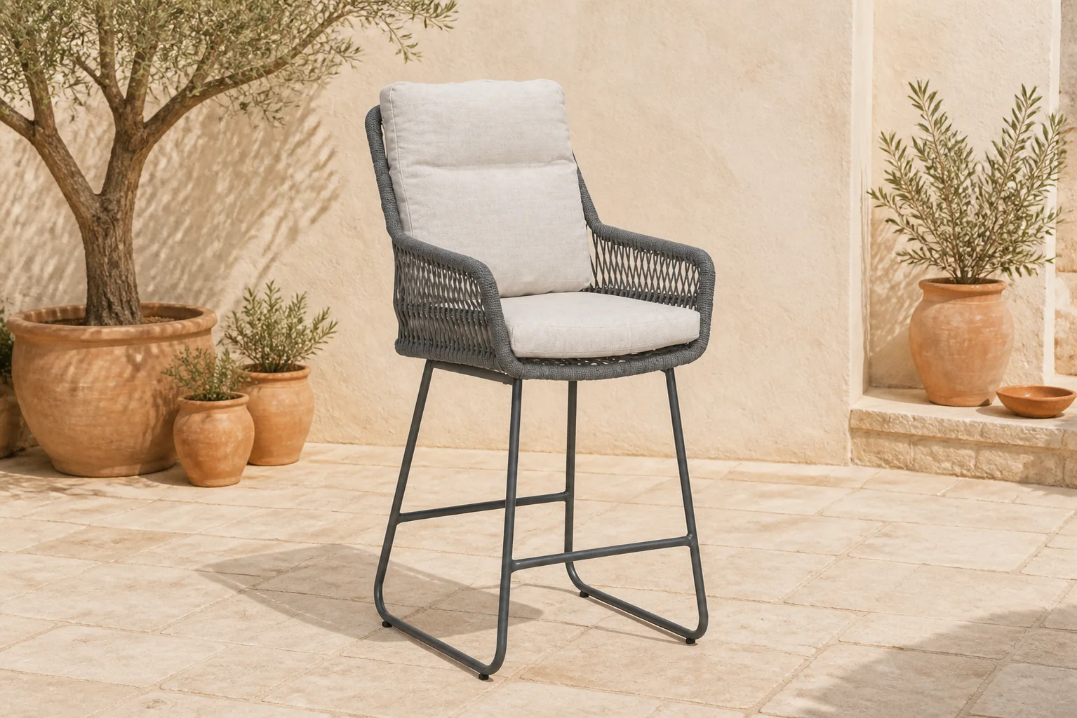 Sfeerfoto van Lifestyle Garden Furniture Vicente dining barstoel antracite – Grijs-antraciet