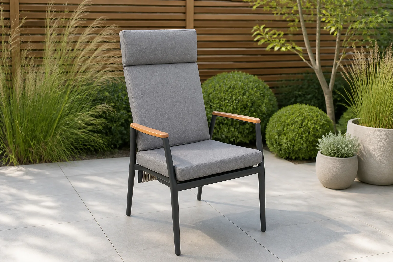 Sfeerfoto van Oosterik home Severance verstelbare dining stoel midnight grey – grijs