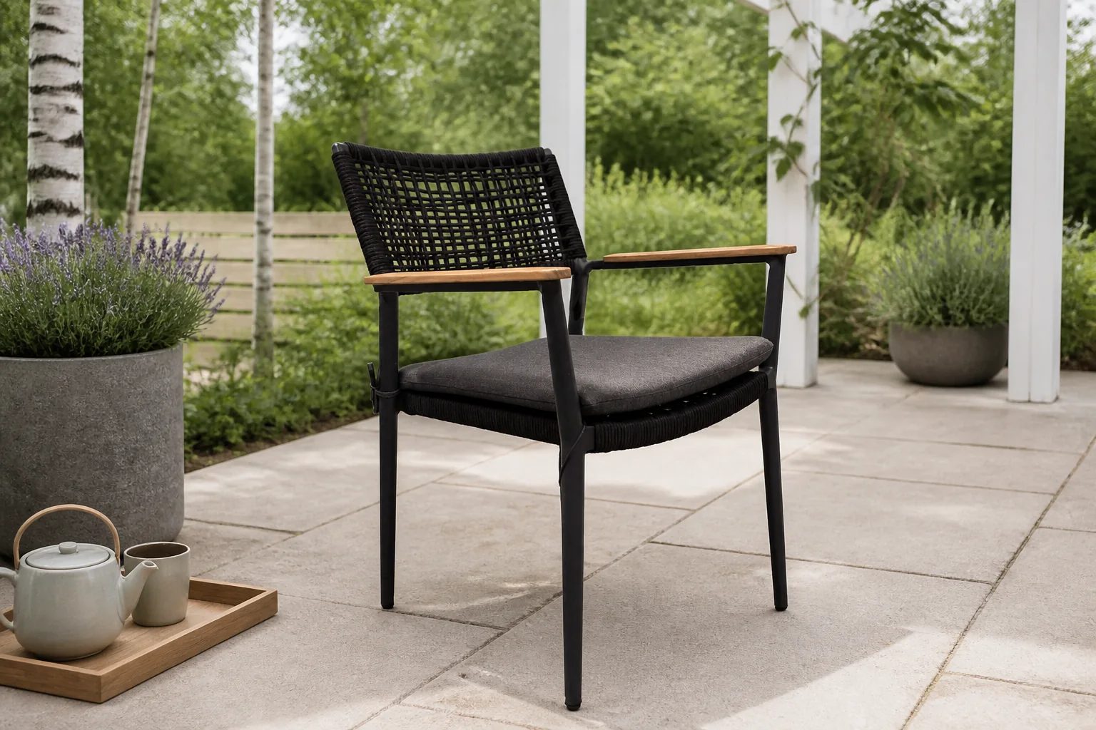 Sfeerfoto van Own Moleto Dining Tuinstoel Black – grijs