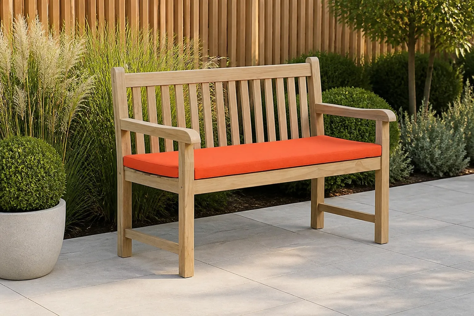 Sfeerfoto van Garden Collections Preston tuinbank teak 120 cm incl. kussen orange – Old teak greywash