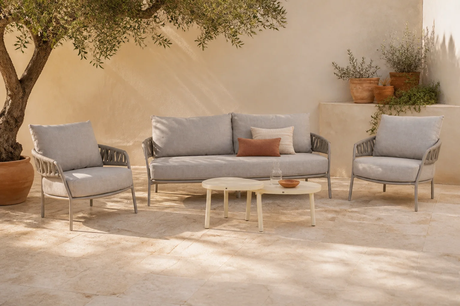 Sfeerfoto van 4 Seasons Outdoor Calma/Livo stoel-bank loungeset 5-delig – Taupe-naturel-bruin