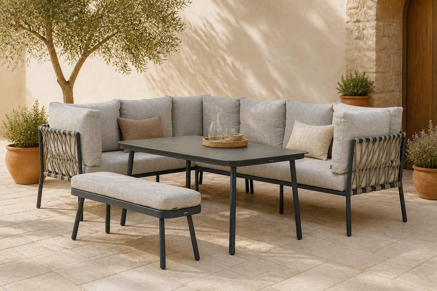 Sfeerfoto van Lifestyle Garden Furniture Cordani dining loungeset 4-delig – Grijs-antraciet
