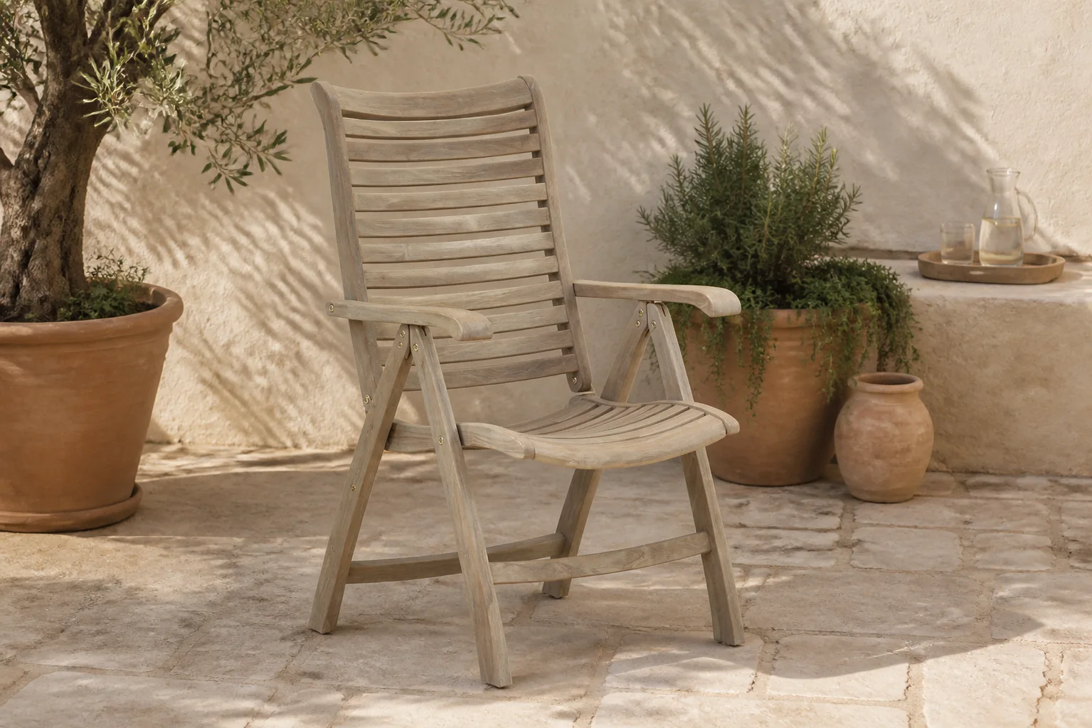 Sfeerfoto van Garden Collections Birmingham verstelbare tuinstoel – Old teak greywash