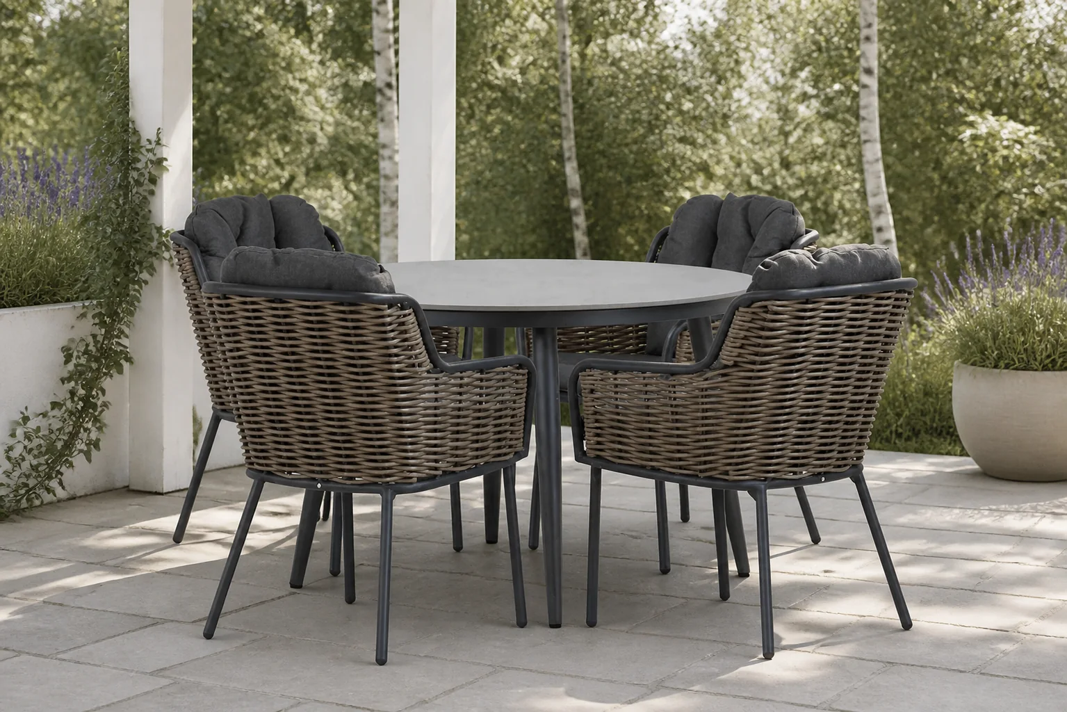 Sfeerfoto van Santika Furniture Fasano/Vienna 120 cm dining tuinset 5-delig – Grijs-antraciet