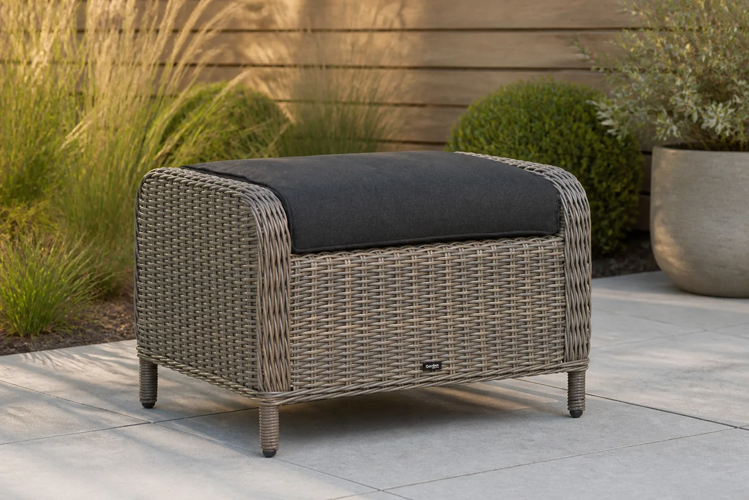 Sfeerfoto van Garden Collections Chicago lounge voetenbank – Taupe-naturel-bruin