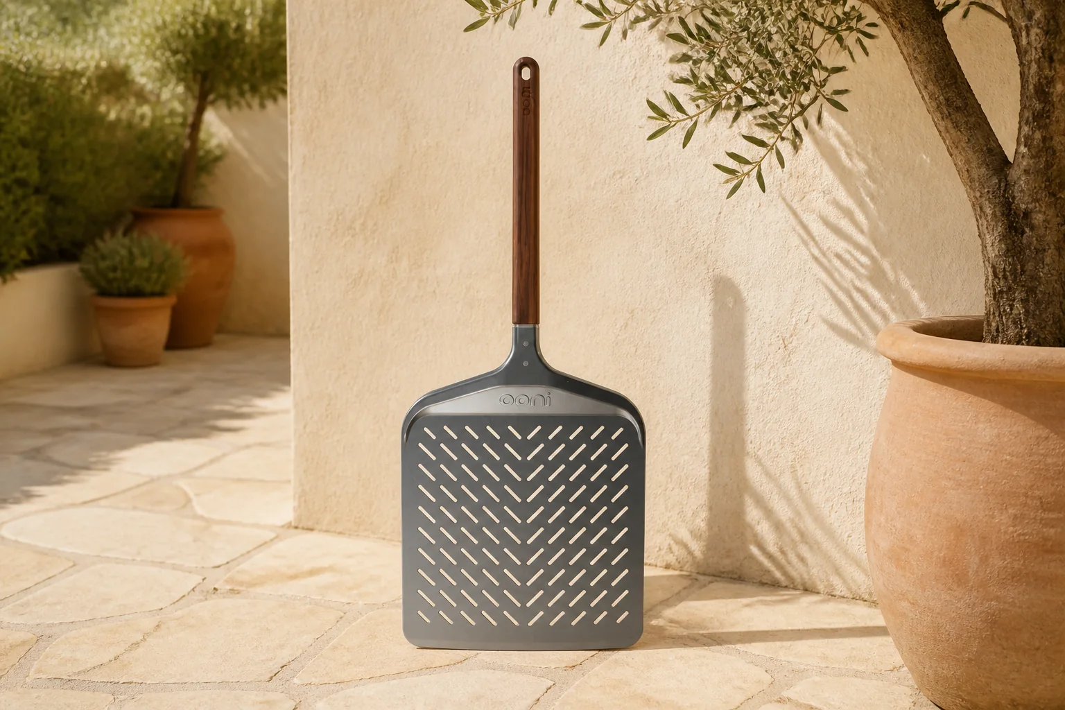 Sfeerfoto van Ooni pizzaschep Signature, 35 cm – Grijs/ Bruin