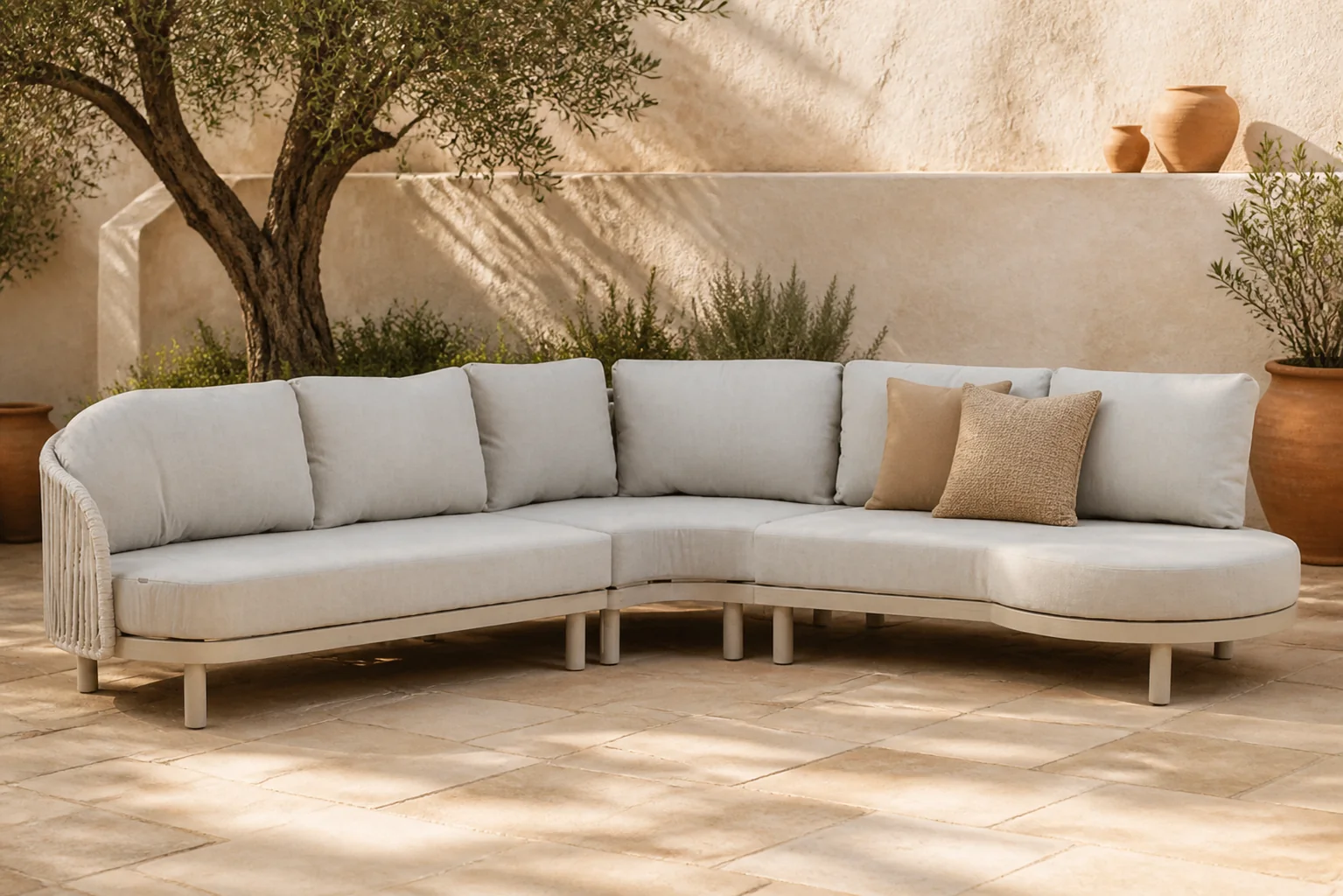 Sfeerfoto van Santika Furniture Nanda hoek loungeset 3-delig – Taupe-naturel-bruin