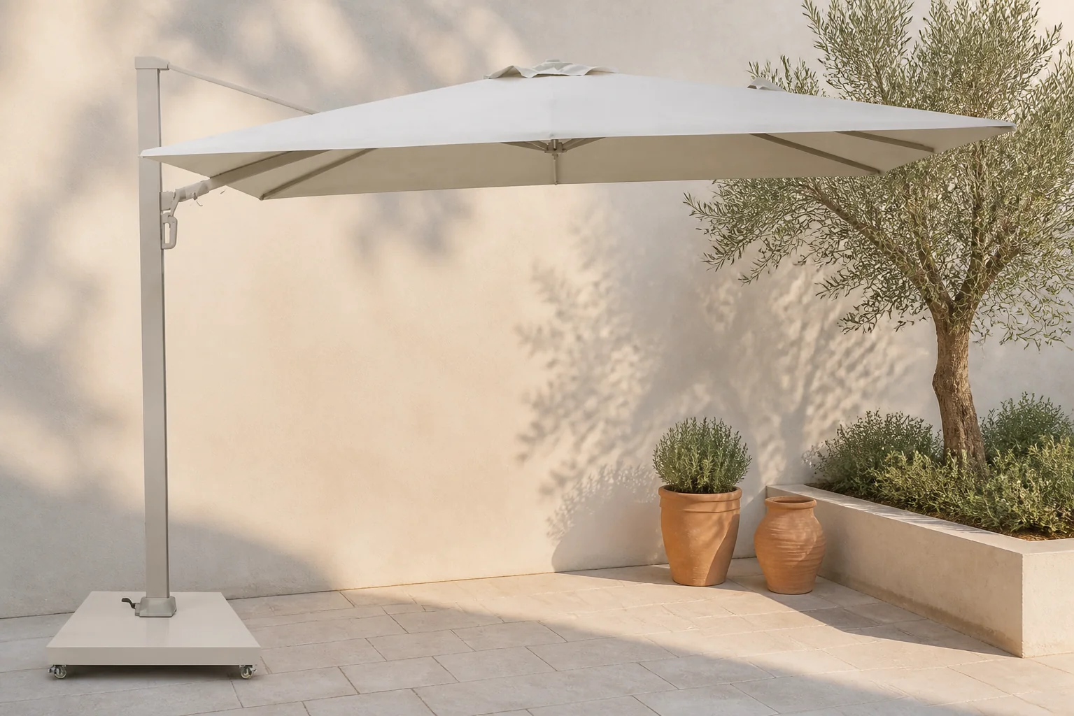 Sfeerfoto van Camello Luna zweefparasol 2.6×3.5 m loft/sand (excl. voet) – Zand/Beige